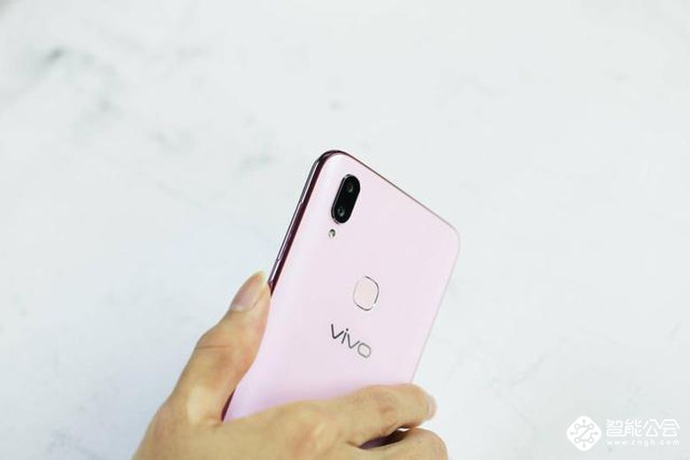 vivo、华为诠释全面屏美学，网友：价格差了一部小米不止 智能公会