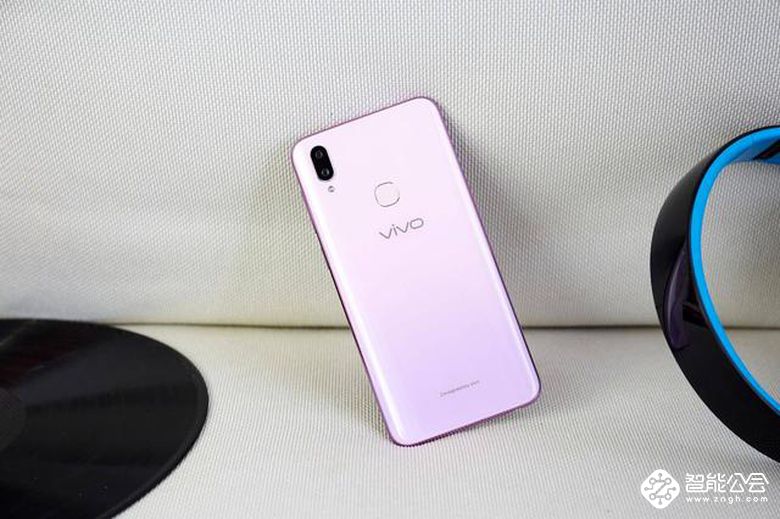 vivo、华为诠释全面屏美学，网友：价格差了一部小米不止 智能公会