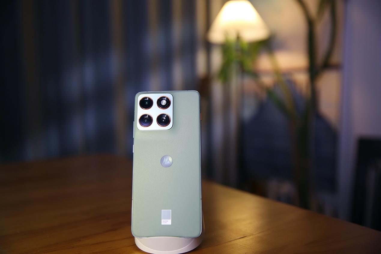 轻薄全能旗舰 体验无短板 联想moto X70 Air AI手机深度评测 智能公会