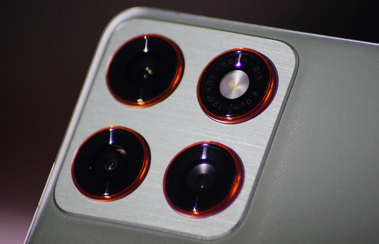 轻薄全能旗舰 体验无短板 联想moto X70 Air AI手机深度评测 智能公会