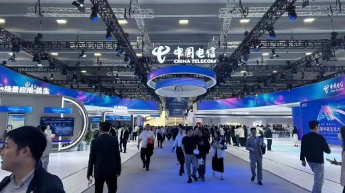 侧踢后空翻还写书法？中国电信... 智能公会 全球智能产品评测和资讯平台