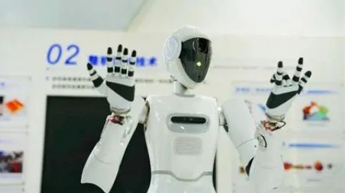 美的放出“六臂神技”！人形机器人进厂打工，流...