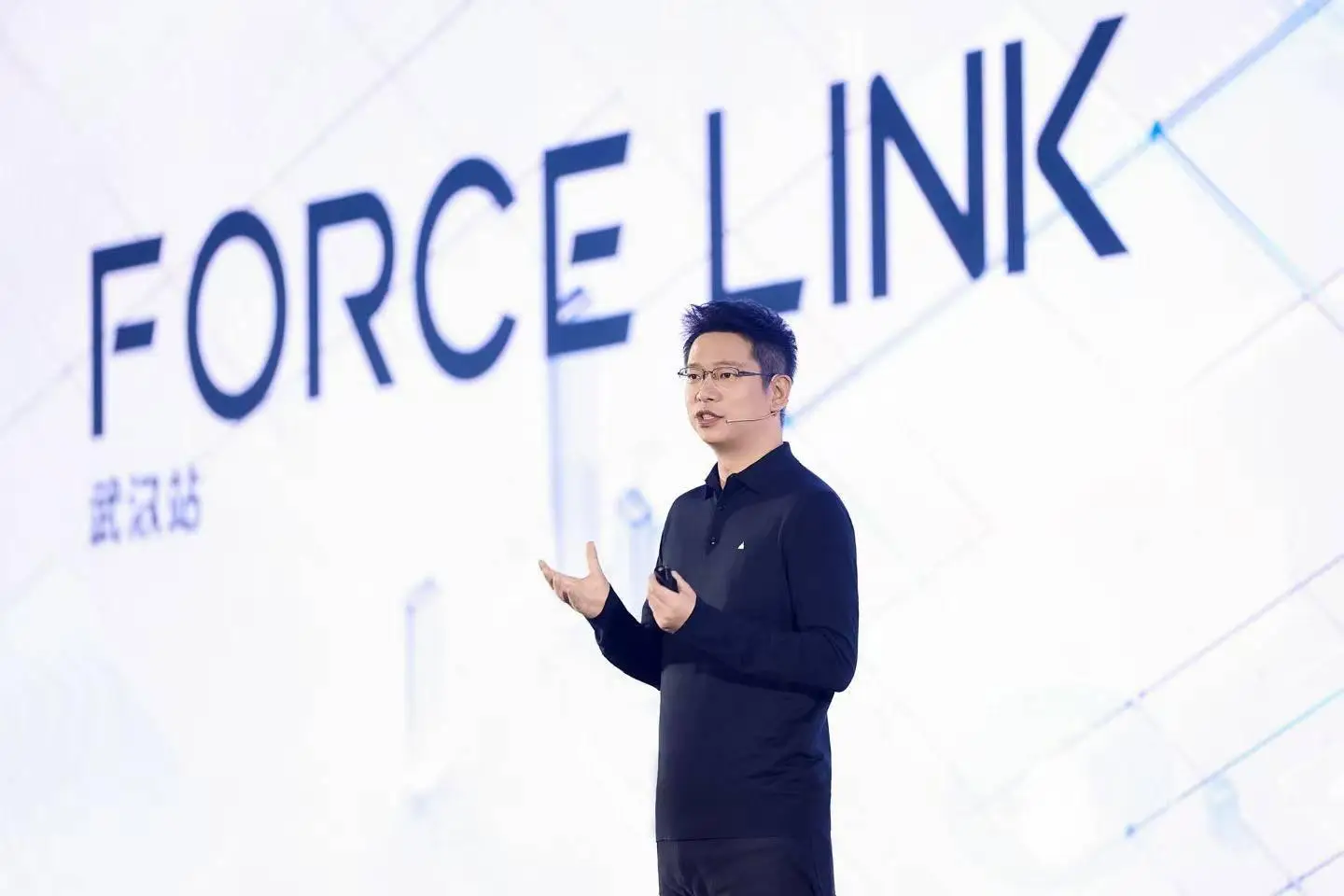 “养龙虾”爆火，AI正在吃掉软件业？不拥抱就出局 智能公会