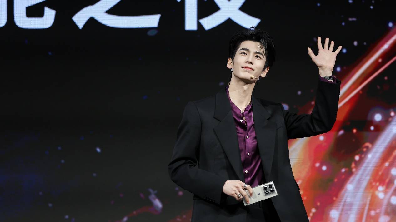 完成“由铁到钢”的生态蜕变！刘军携联想全场景AI终端点亮智能未来 智能公会