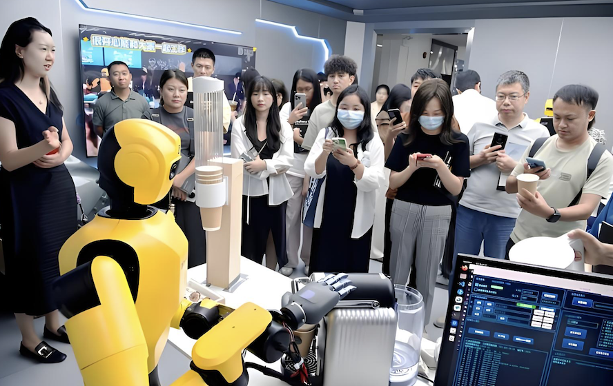 印钞机还是吞金兽？商场里的机器人在替老板“抢钱” 智能公会