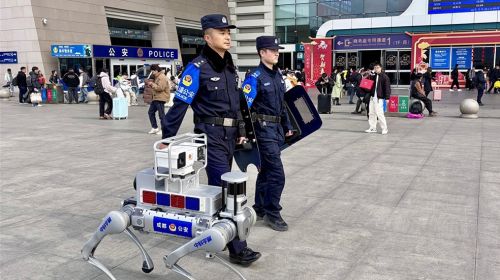 警务的新搭档:具身智能如何把治安痛点变成爽点？ 智能公会 全球智能产品评测和资讯平台